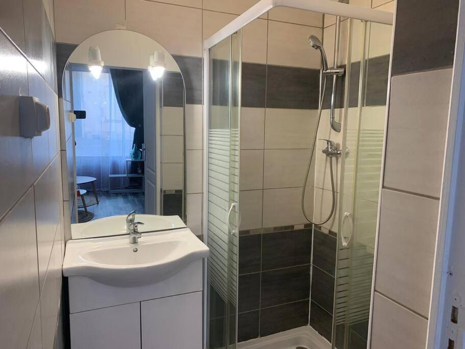 Appartement Avec Cours Жьен Экстерьер фото